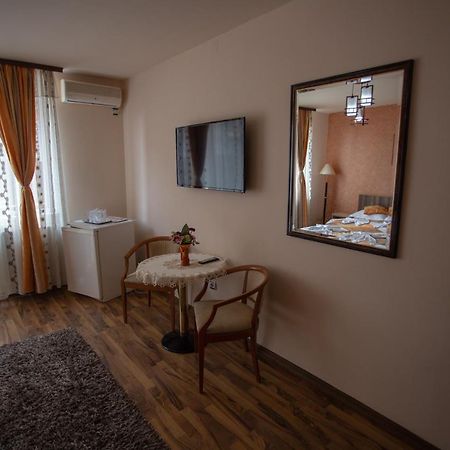ホテル Casa Alex Târgu Jiu エクステリア 写真
