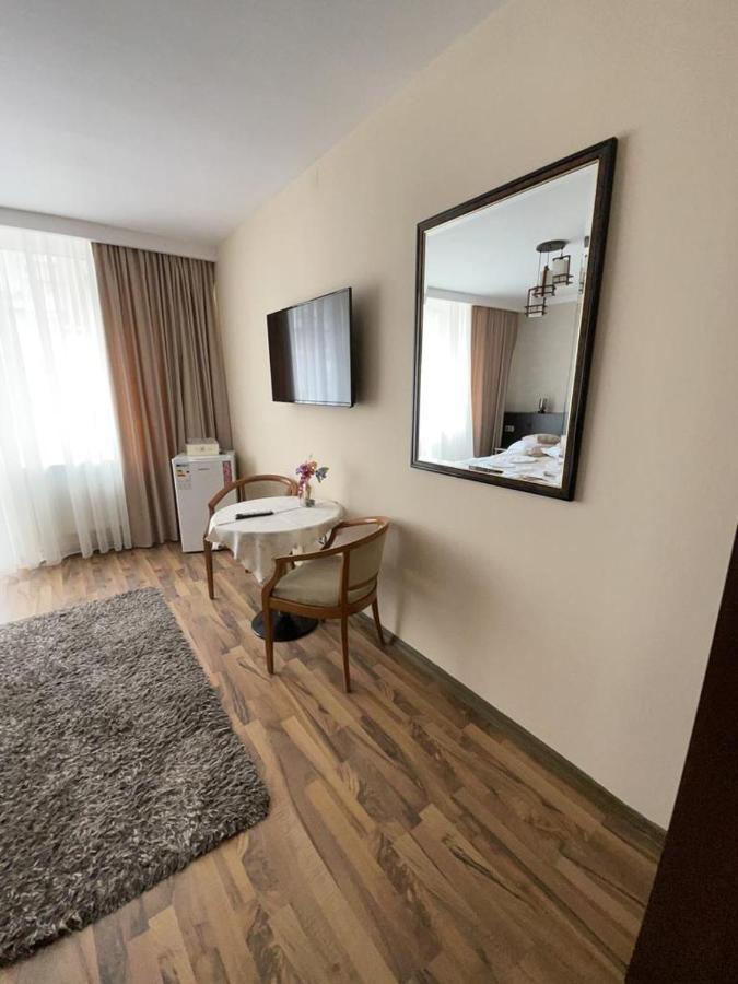 ホテル Casa Alex Târgu Jiu エクステリア 写真