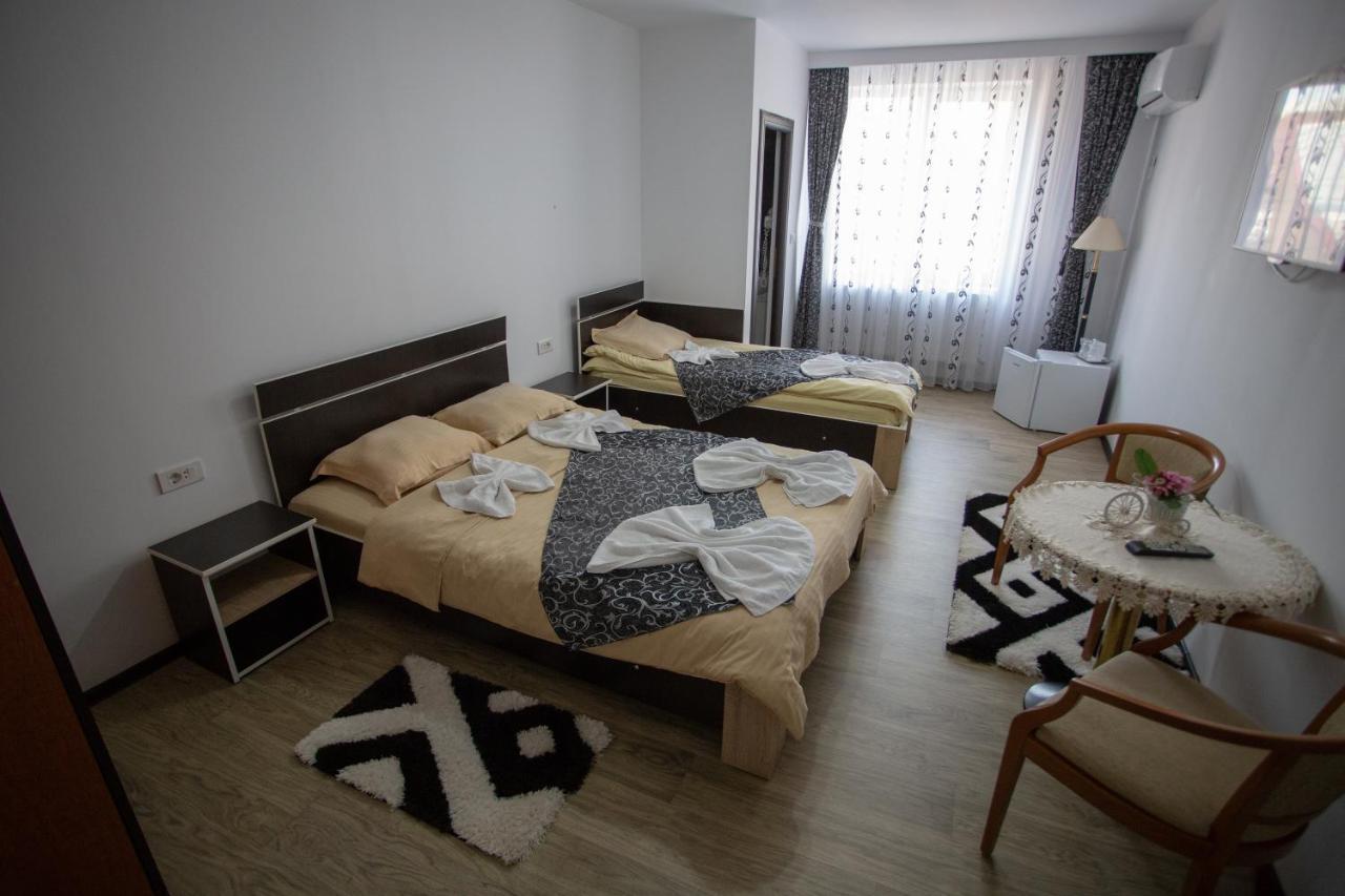 ホテル Casa Alex Târgu Jiu エクステリア 写真