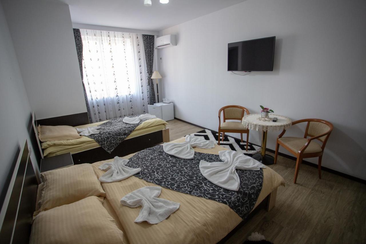 ホテル Casa Alex Târgu Jiu エクステリア 写真